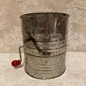 Vintage Metal Bromwell's 5 Cups Measuring Sifter Red wood Crank handle